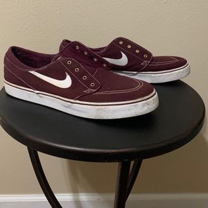 Men’s Burgundy Nike Skater Shoes